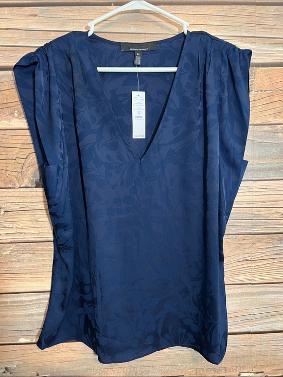 White House Black Market Tops - White House Black Market Navy Floral Jacquard V-Neck Blouse SIZE XL NWT